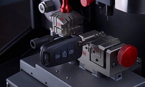CAR KEY REPLACMENTS AND AUTO LOCKSMITH SERVICE